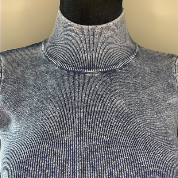 Zara Women's Blue Turtleneck Crop Top Size Small - Picture 2 of 6